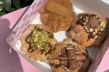 Galletas rellenas de Cuarentena Baking en una caja