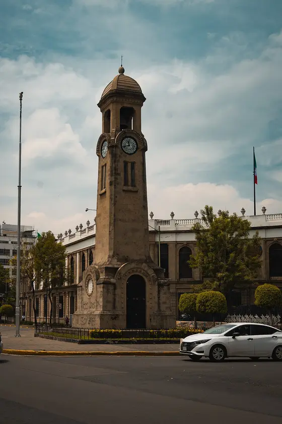 El Reloj Chino en la esquina de Bucareli y Atenas